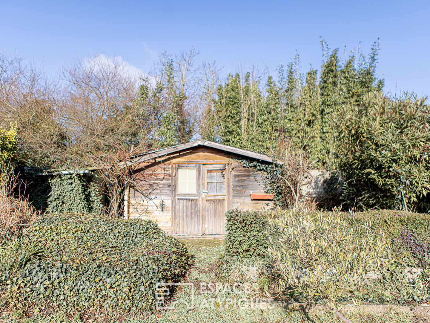 Maison au charme ancien et son jardin