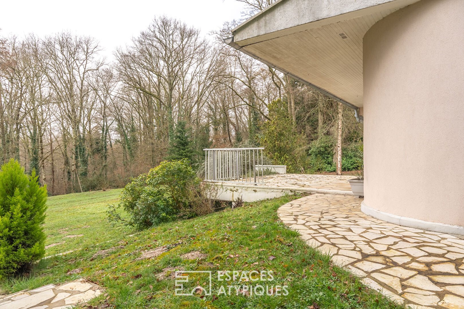 Maison d’architecte 70’s au coeur d’un parc arboré