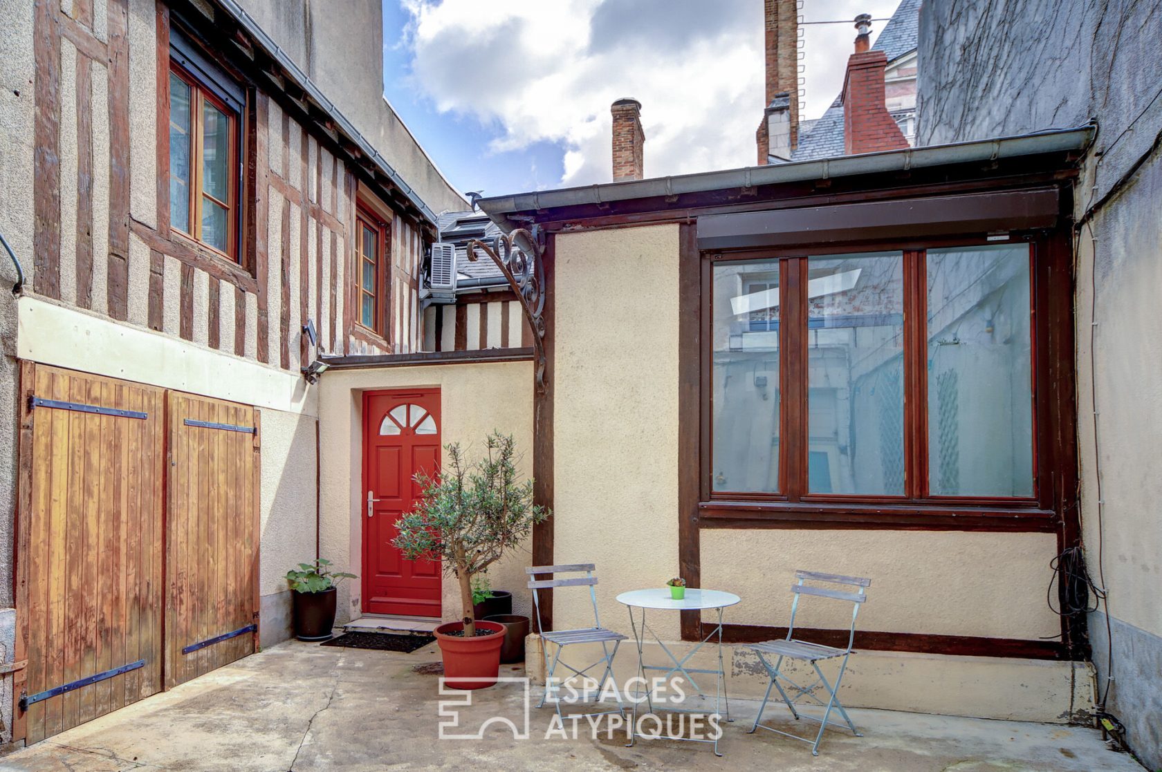 Ancien atelier esprit maison en fond de cour