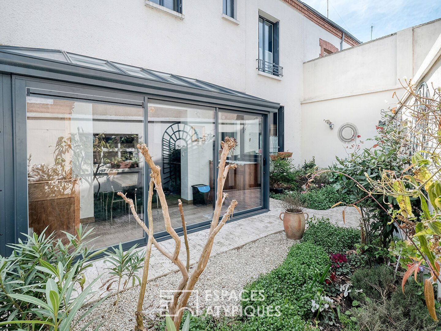 Chaleureuse maison de ville avec jardin et garage