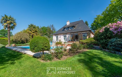Vintage house and its charming landscaped garden with swimming pool