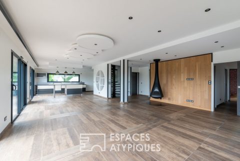 Maison contemporaine sur pilotis avec vue