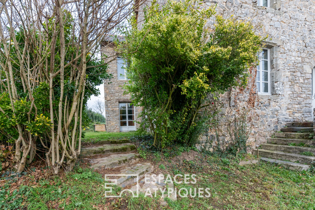 Ancienne ferme du XVIIe siècle avec vue