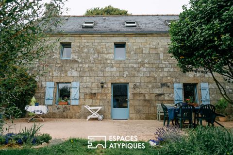 19th century residence and its outbuildings to renovate