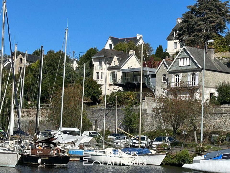 La surprenante - Tel un belvédère face au port