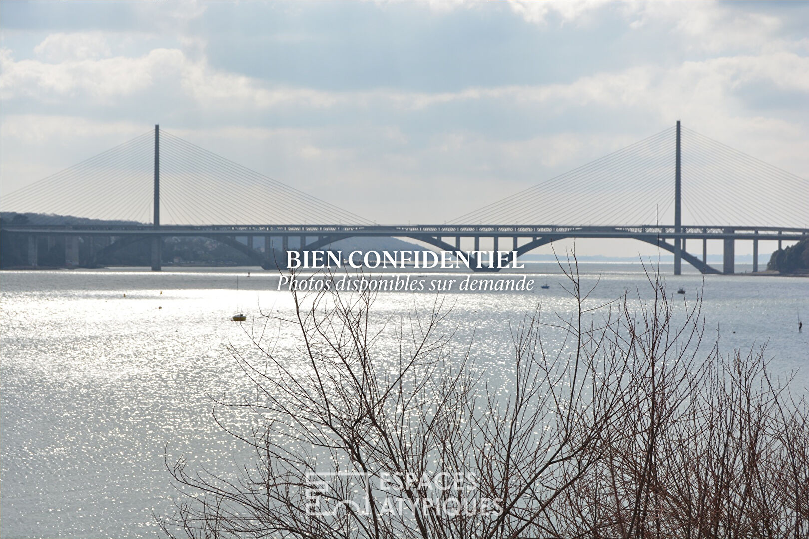 Villa contemporaine avec vue panoramique sur la mer