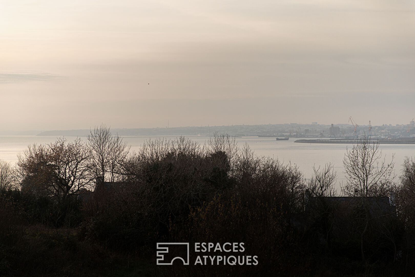 Villa contemporaine avec vue panoramique sur la mer