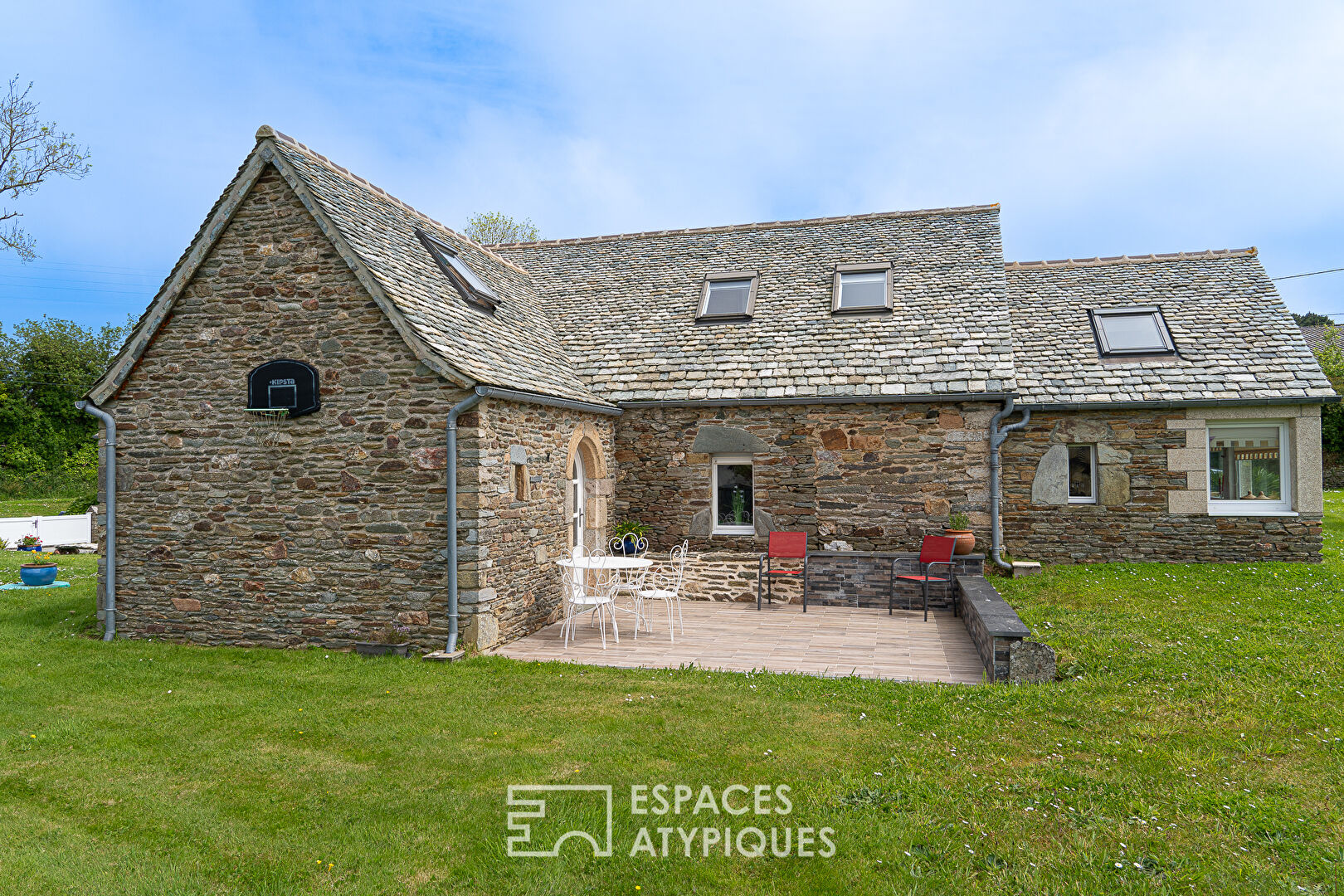 Authentique corps de ferme en bord de mer