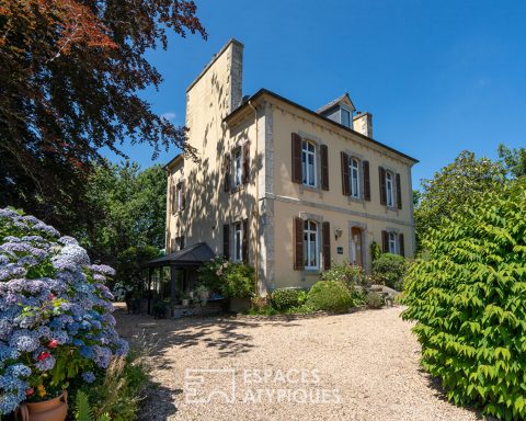 Maison bourgeoise dans son écrin de verdure