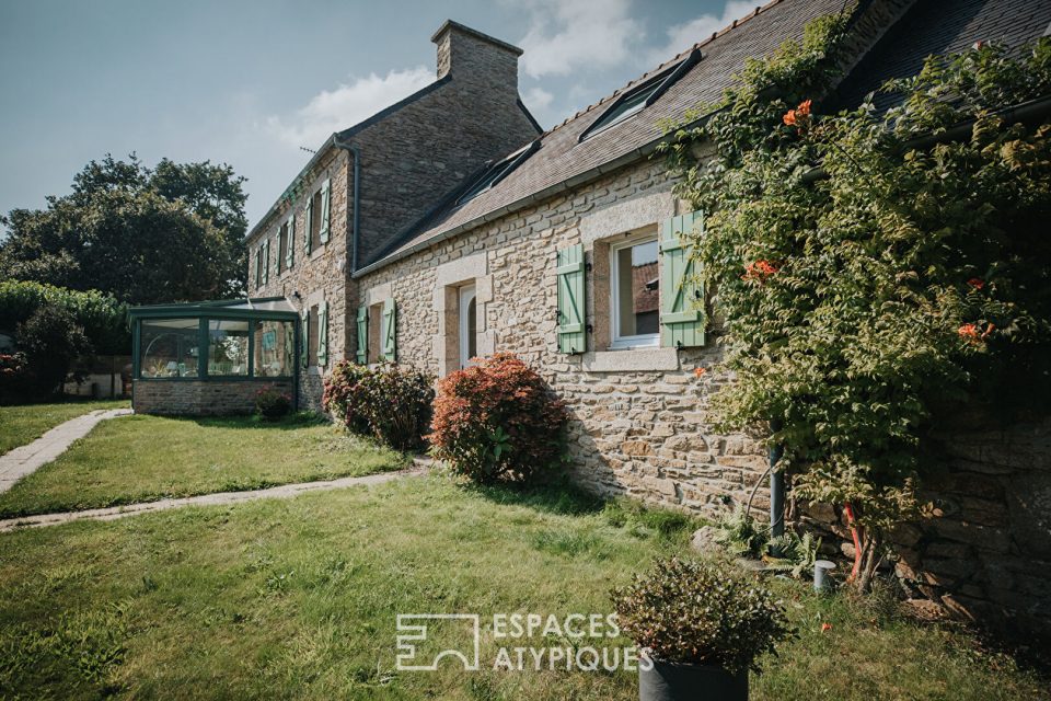 Maison de famille en pierres et son jardin