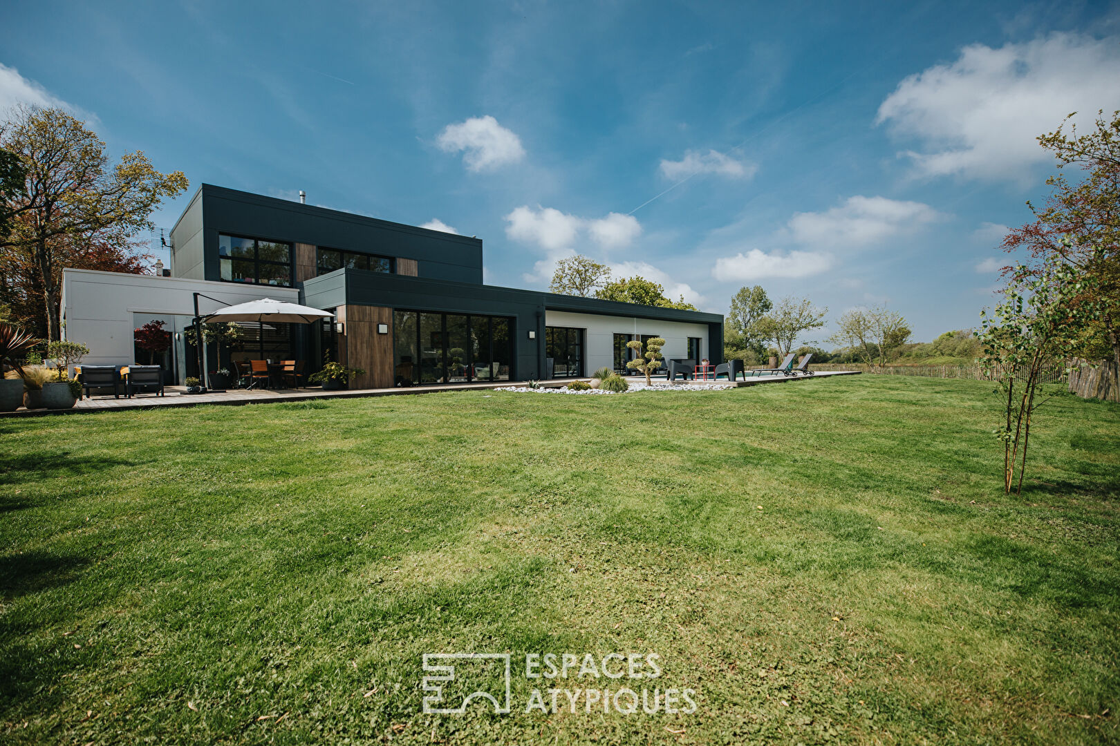 Contemporary family with swimming pool