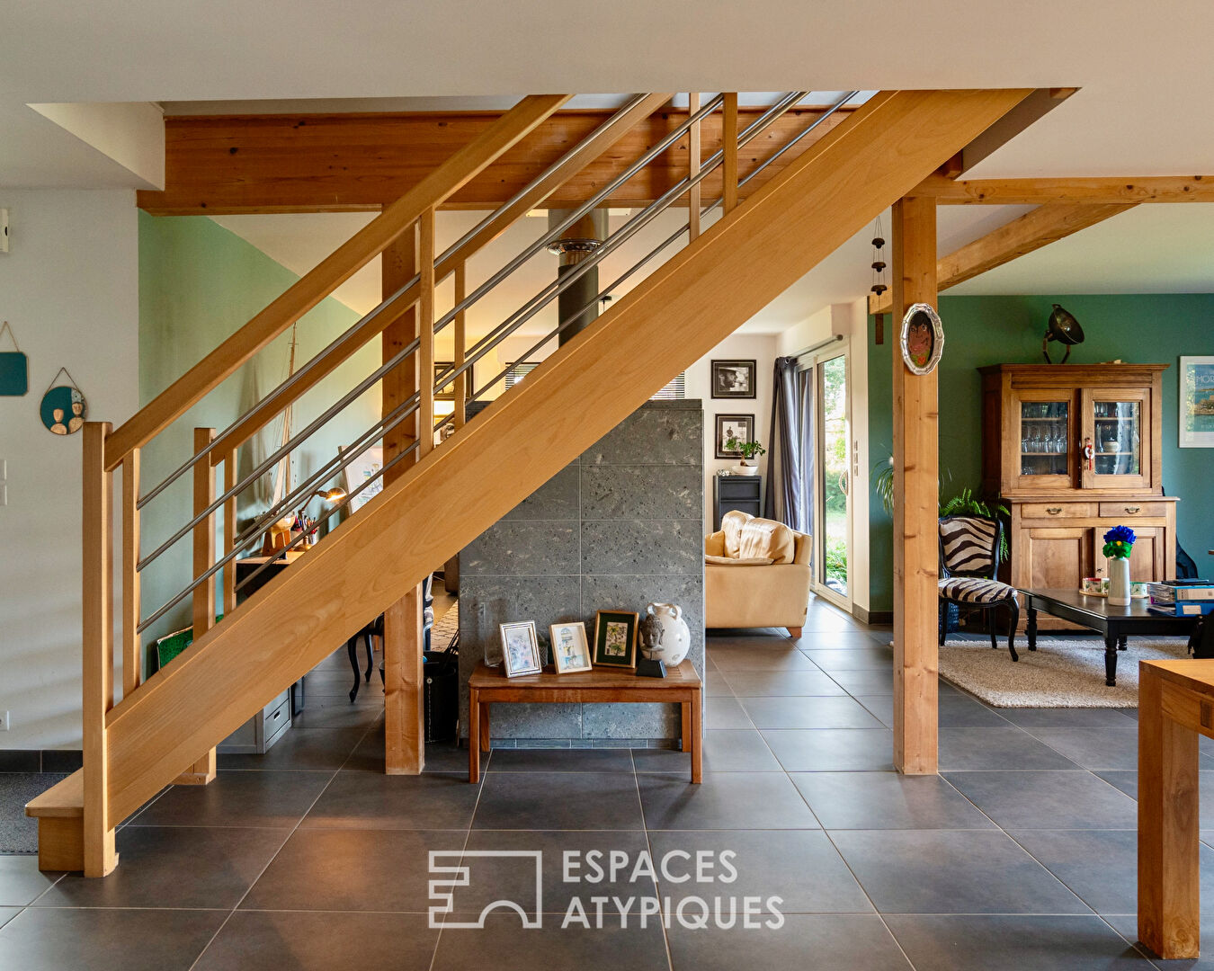 Maison d’architecte lovée dans son écrin de nature