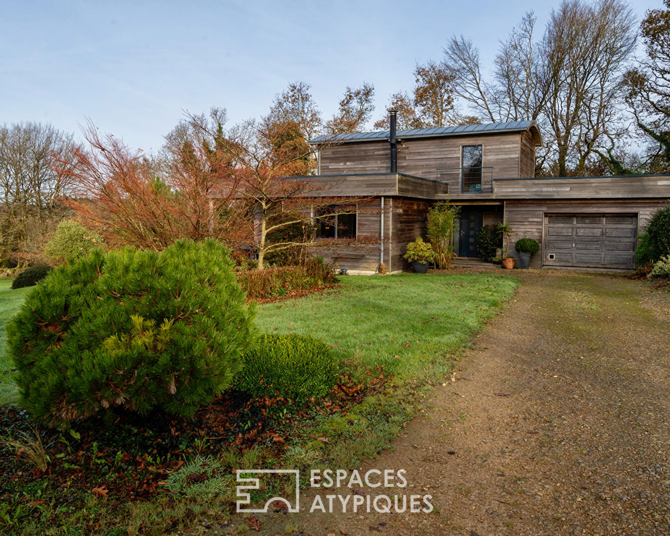 Maison d’architecte lovée dans son écrin de nature