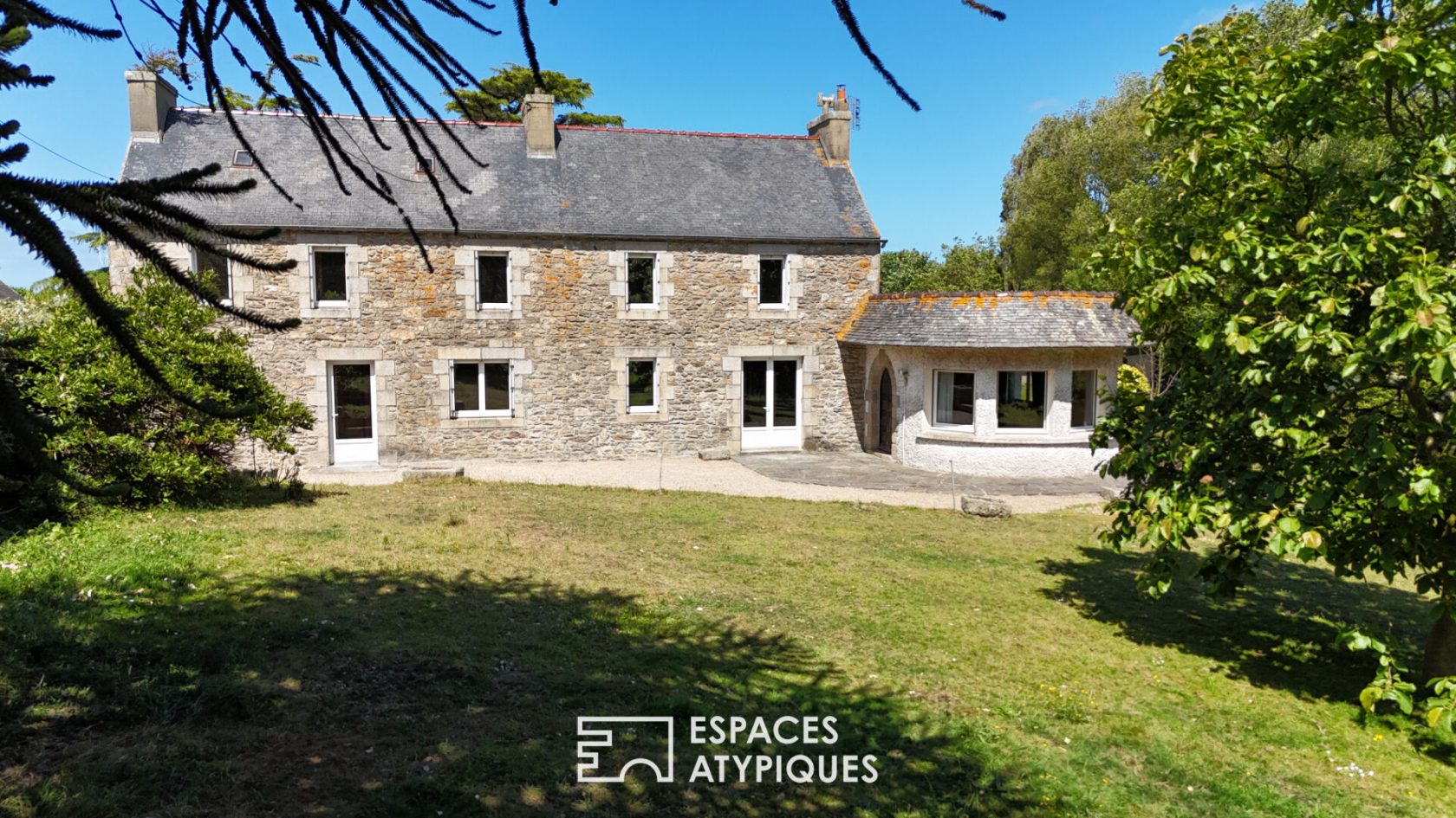 Farmhouse to renovate near the sea – Unique potential