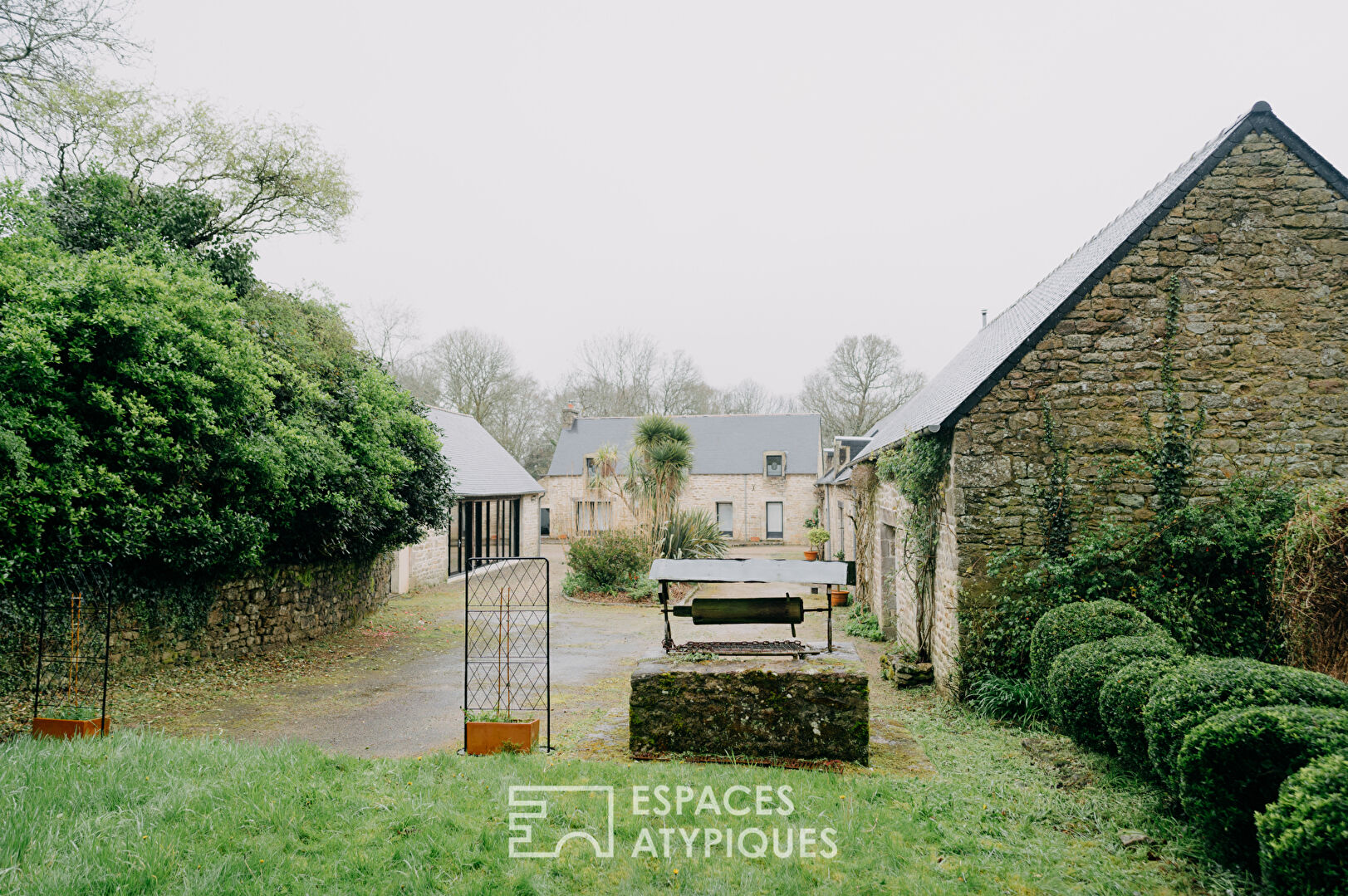 Propriété et ses écolodges lovés dans un écrin de verdure