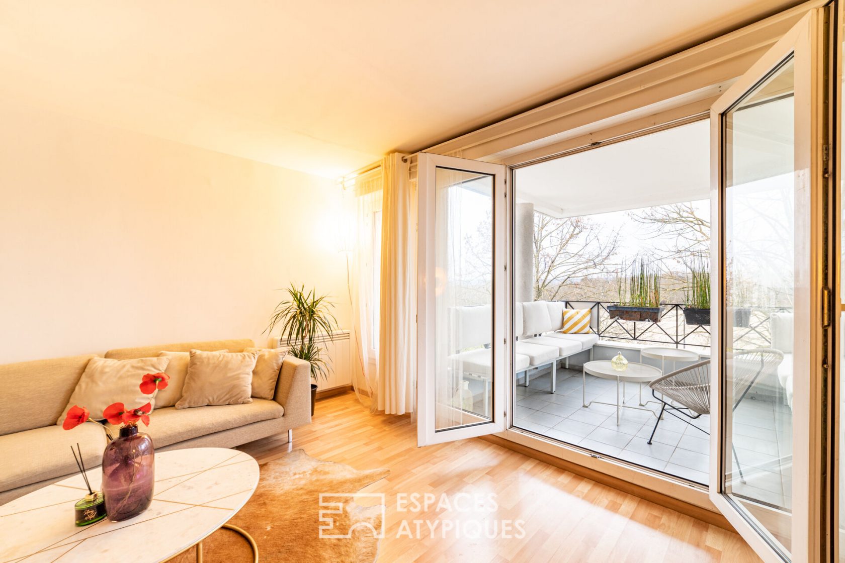 Appartement, ambiance Scandinave avec terrasse, vue sur le Mont Valérien