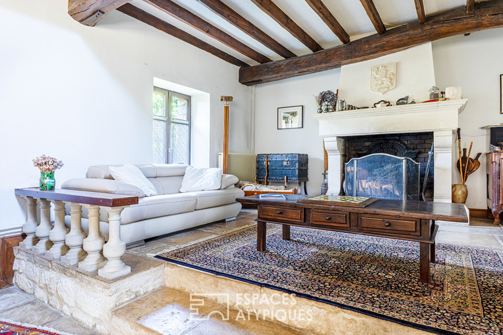 Uncomplicated 12th century property with a panoramic view of Paris