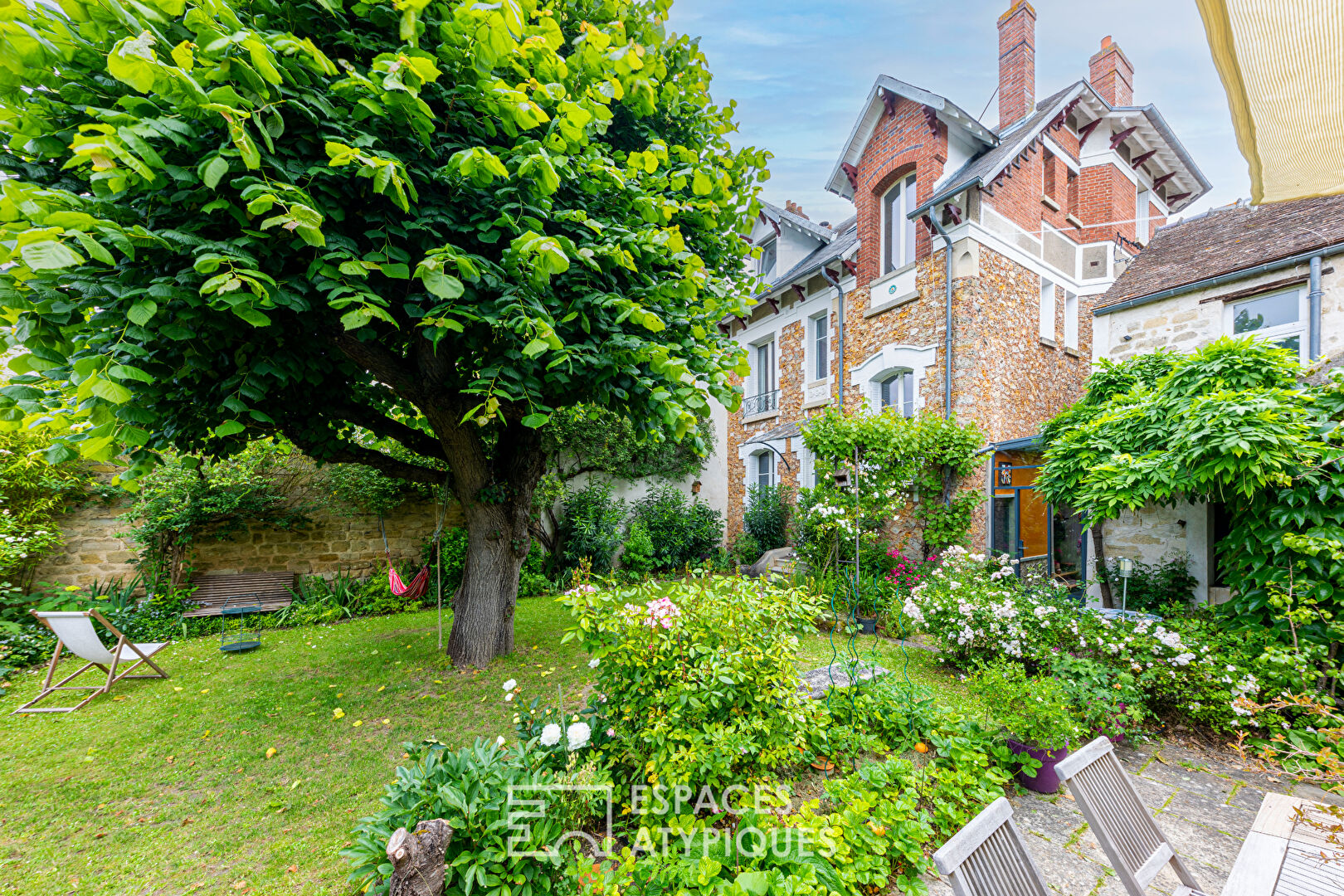 Beautiful Bourgeois House in the heart of Cergy Village