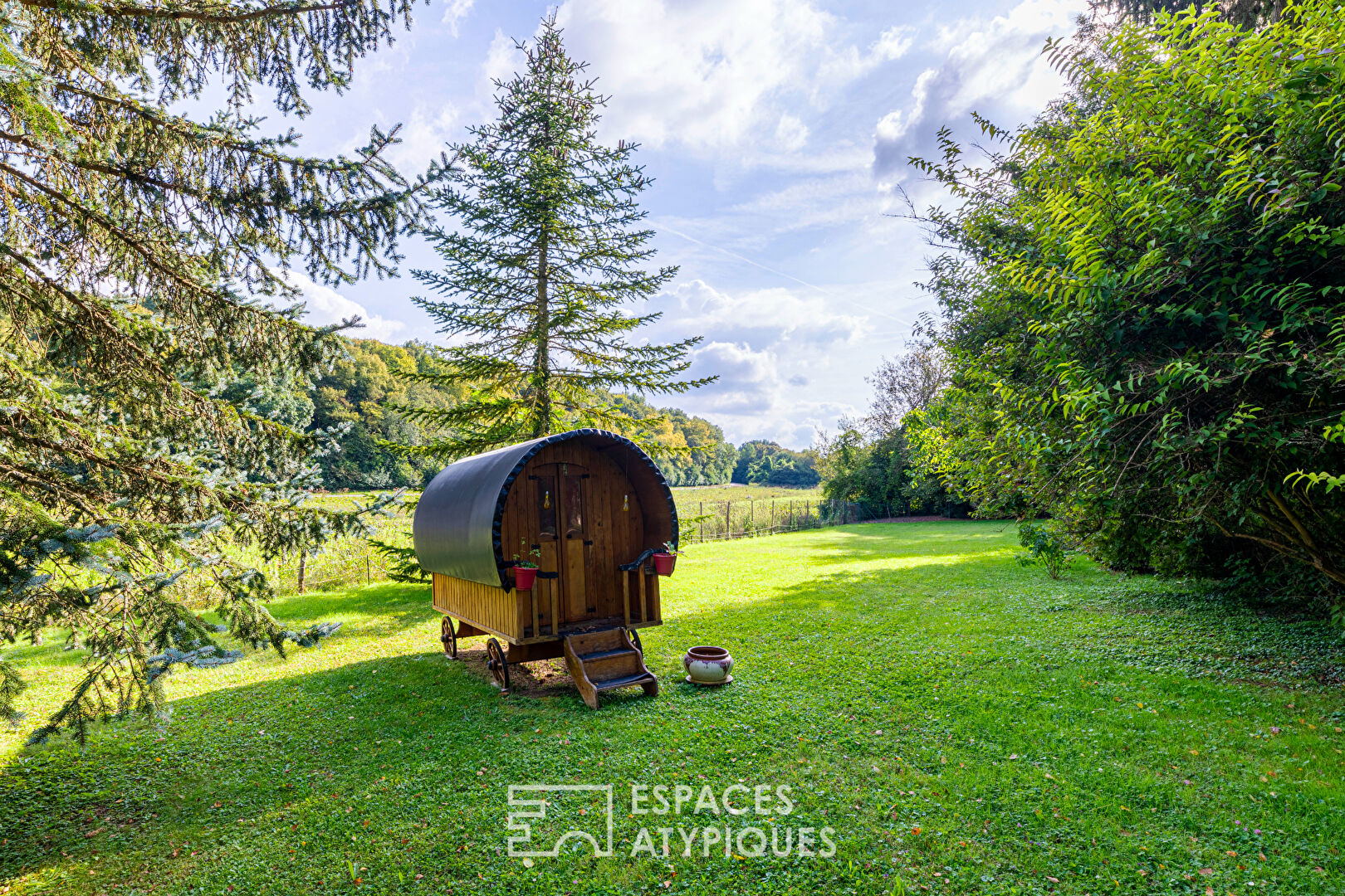 Characterful residence and its medieval turret in Vallangoujard