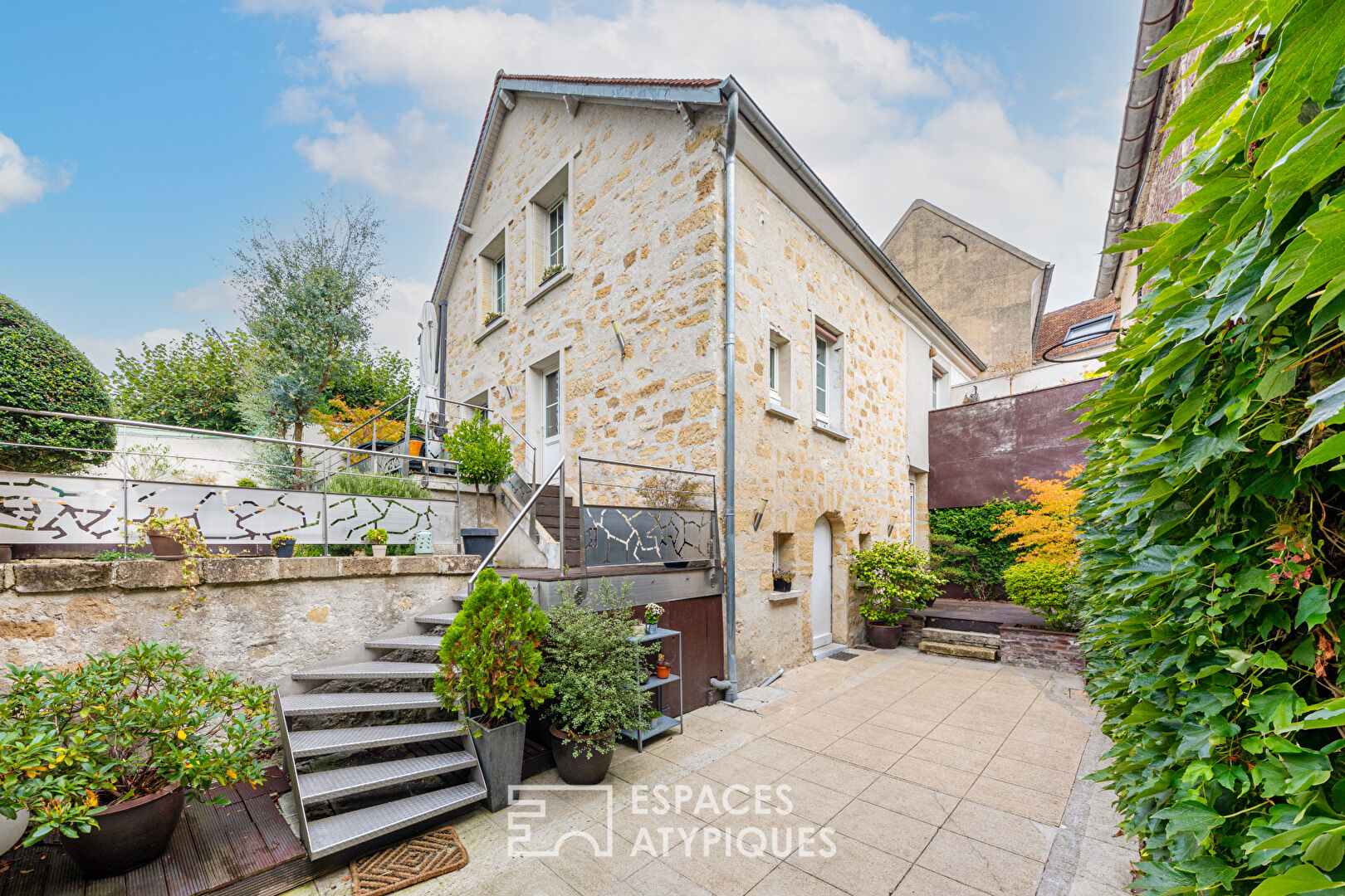 Maison en pierres du Vexin avec terrasses, jardinet et studio indépendant