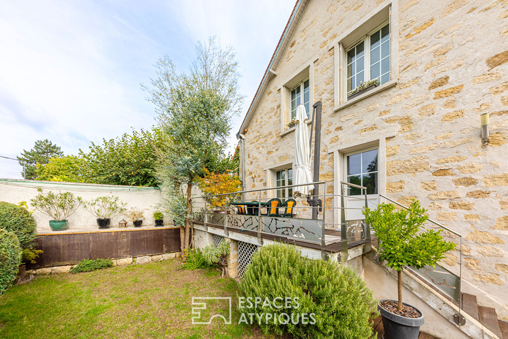 Maison en pierres du Vexin avec terrasses, jardinet et studio indépendant