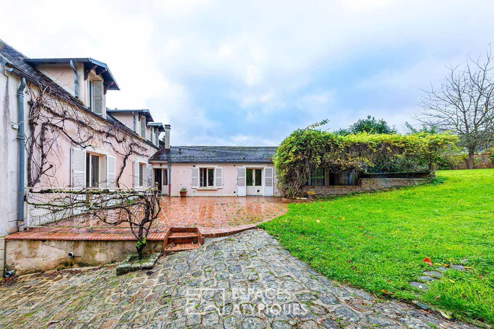 Country house with natural charm on the hillsides of Asnières sur Oise…