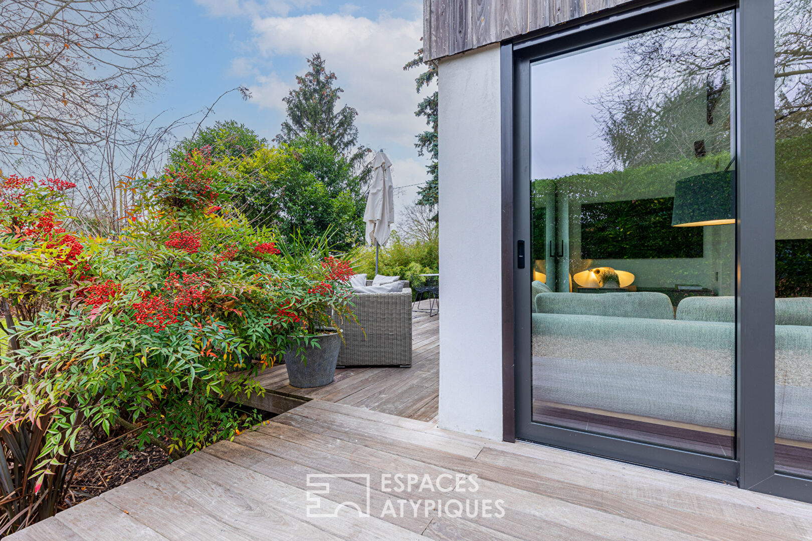 Maison d’architecte labélisée BBC avec jardin paysager et prestations haut de gamme à Herblay-sur-Seine