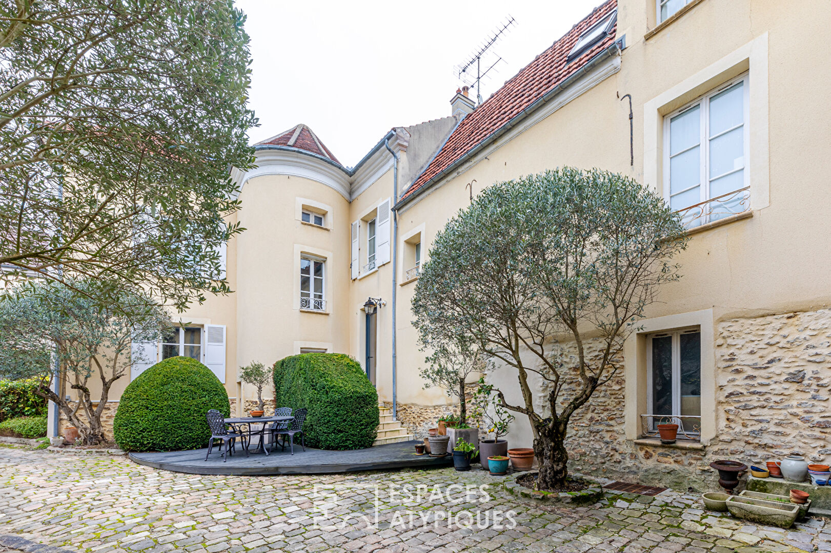 Ancienne propriété agricole : deux maisons en une