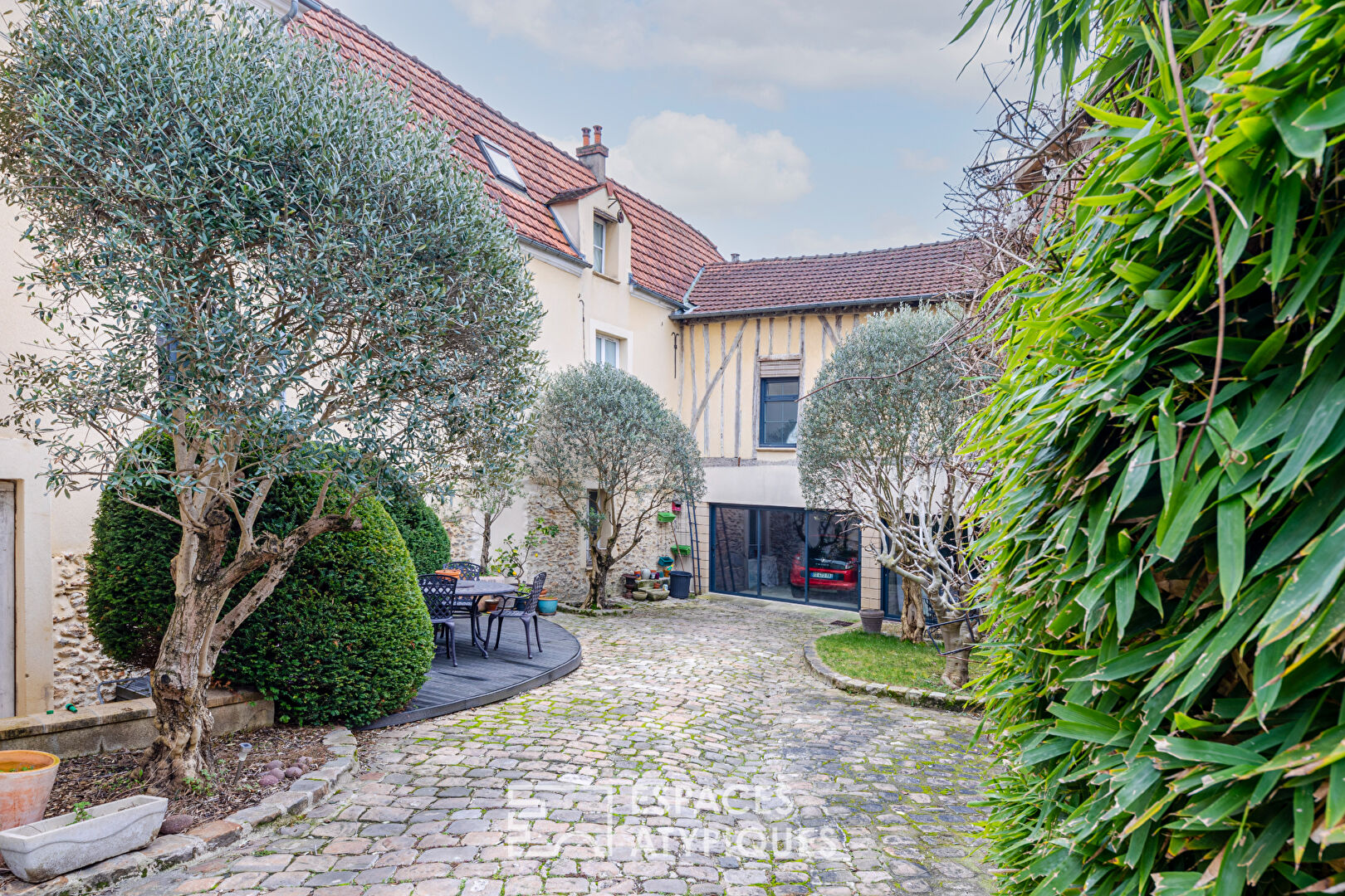 Ancienne propriété agricole : deux maisons en une