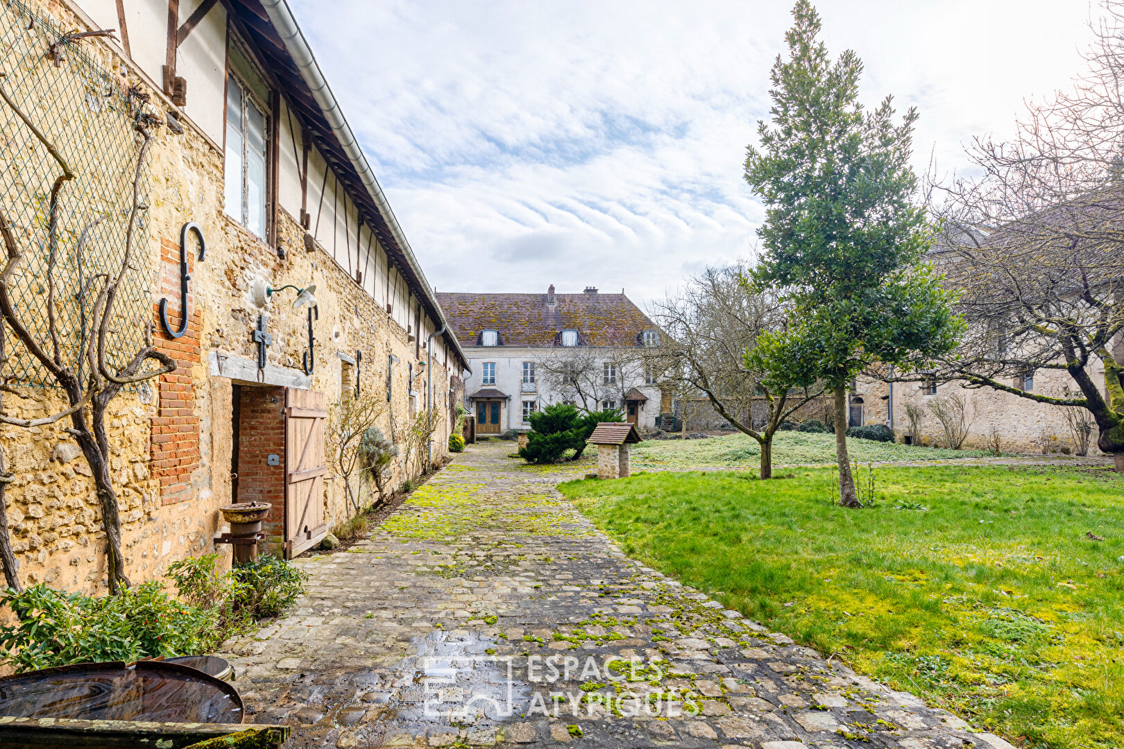 Large property from 1770, at the gateway to Normandy