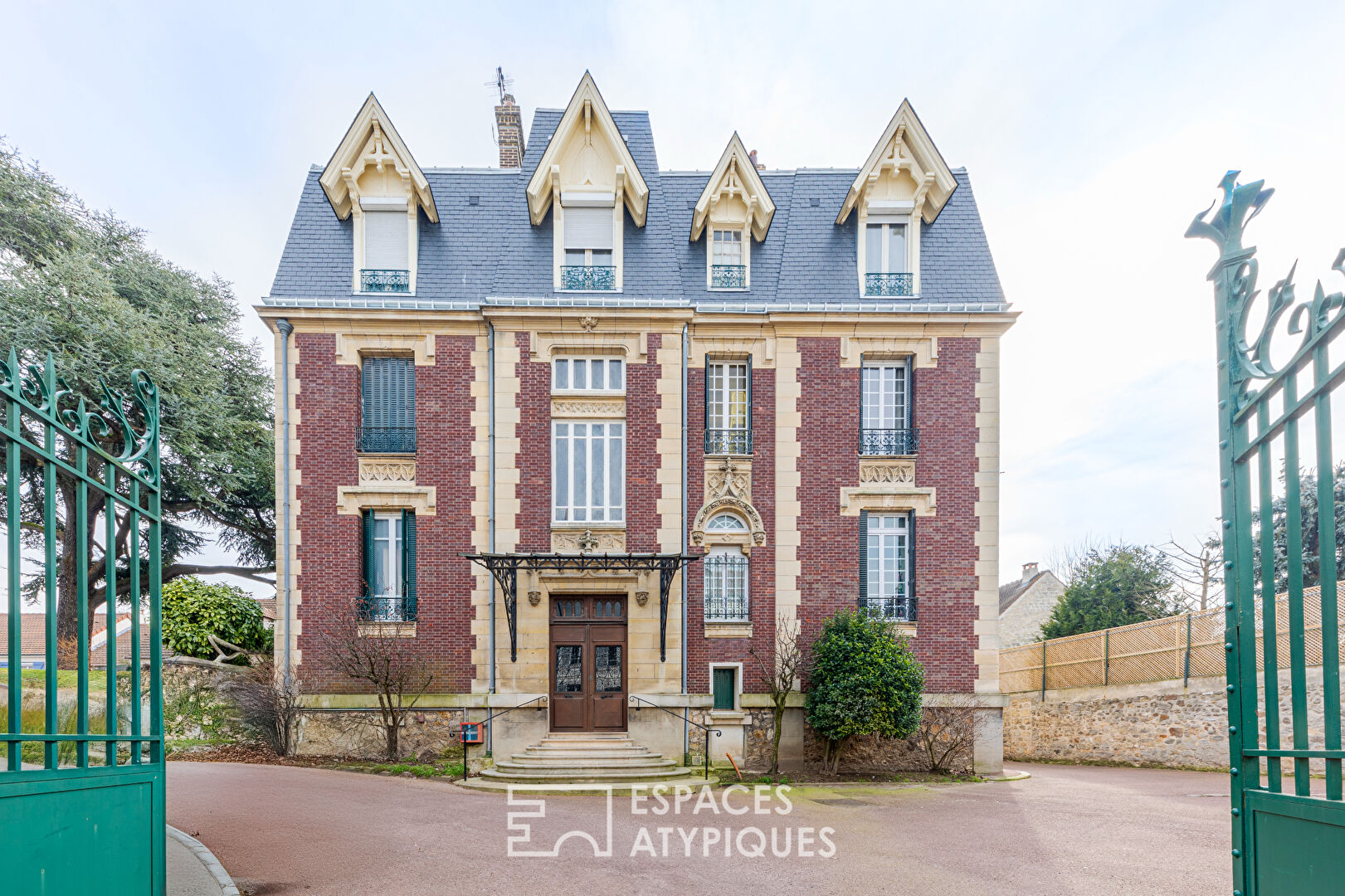 Apartment, belle époque style in bourgeois house, late 19th century