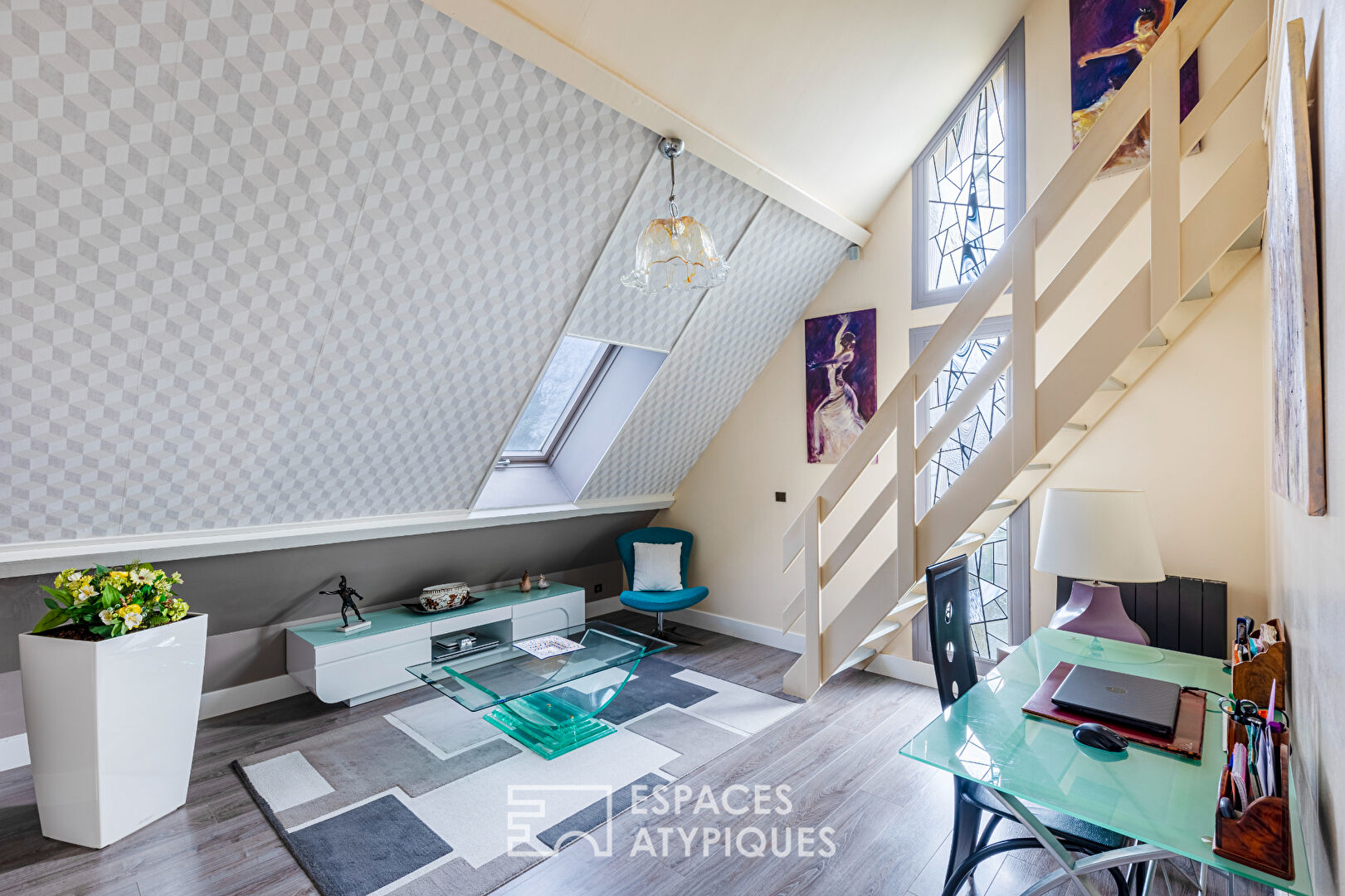 Incredible architect-designed house in a quiet area near Saint Leu la forêt