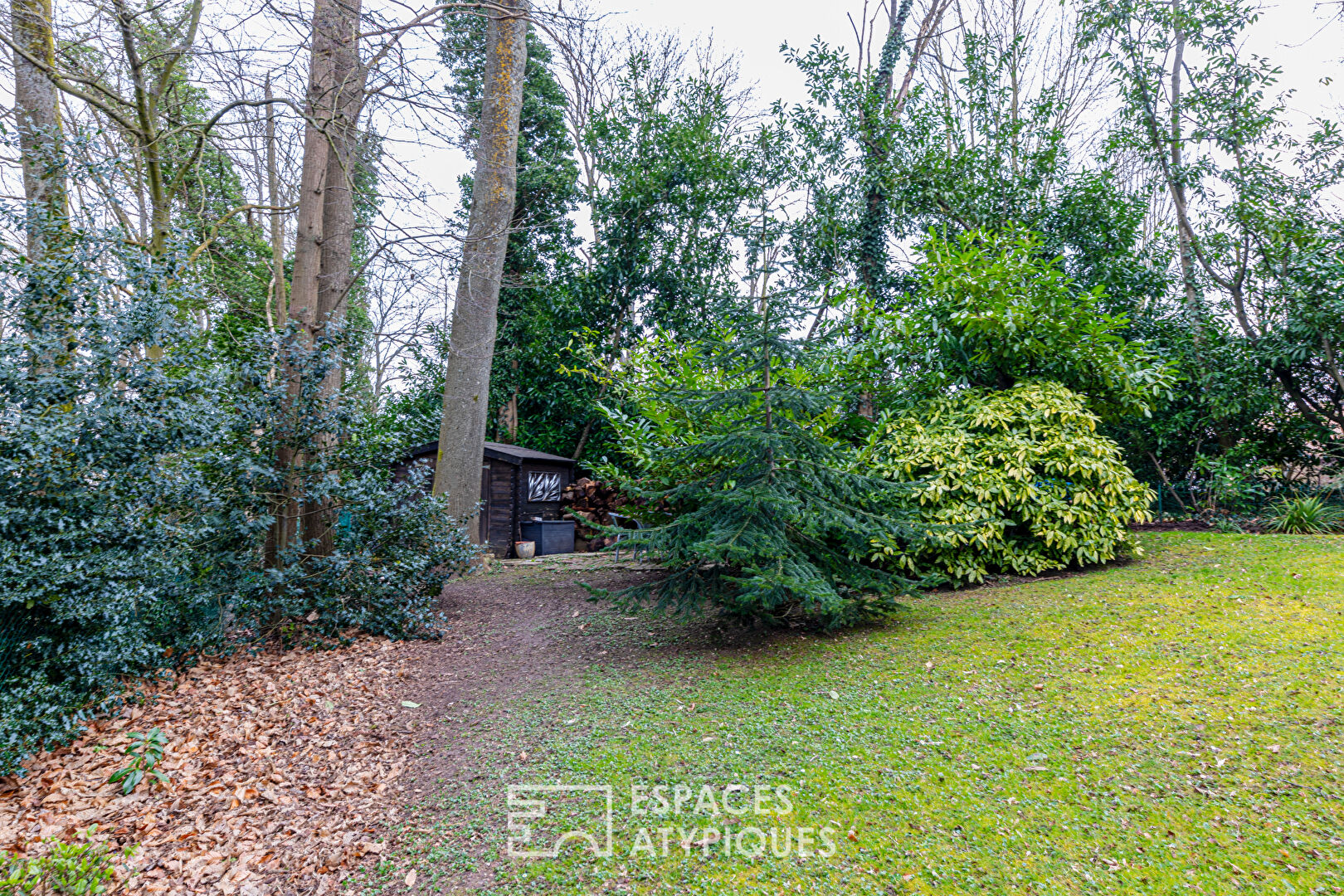 Incredible architect-designed house in a quiet area near Saint Leu la forêt