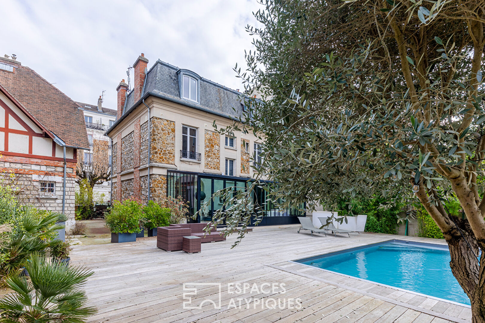 Elégante meulière avec piscine au coeur d’Enghien les Bains