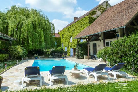 Ancien corps de ferme du XVIIIème siècle avec piscine