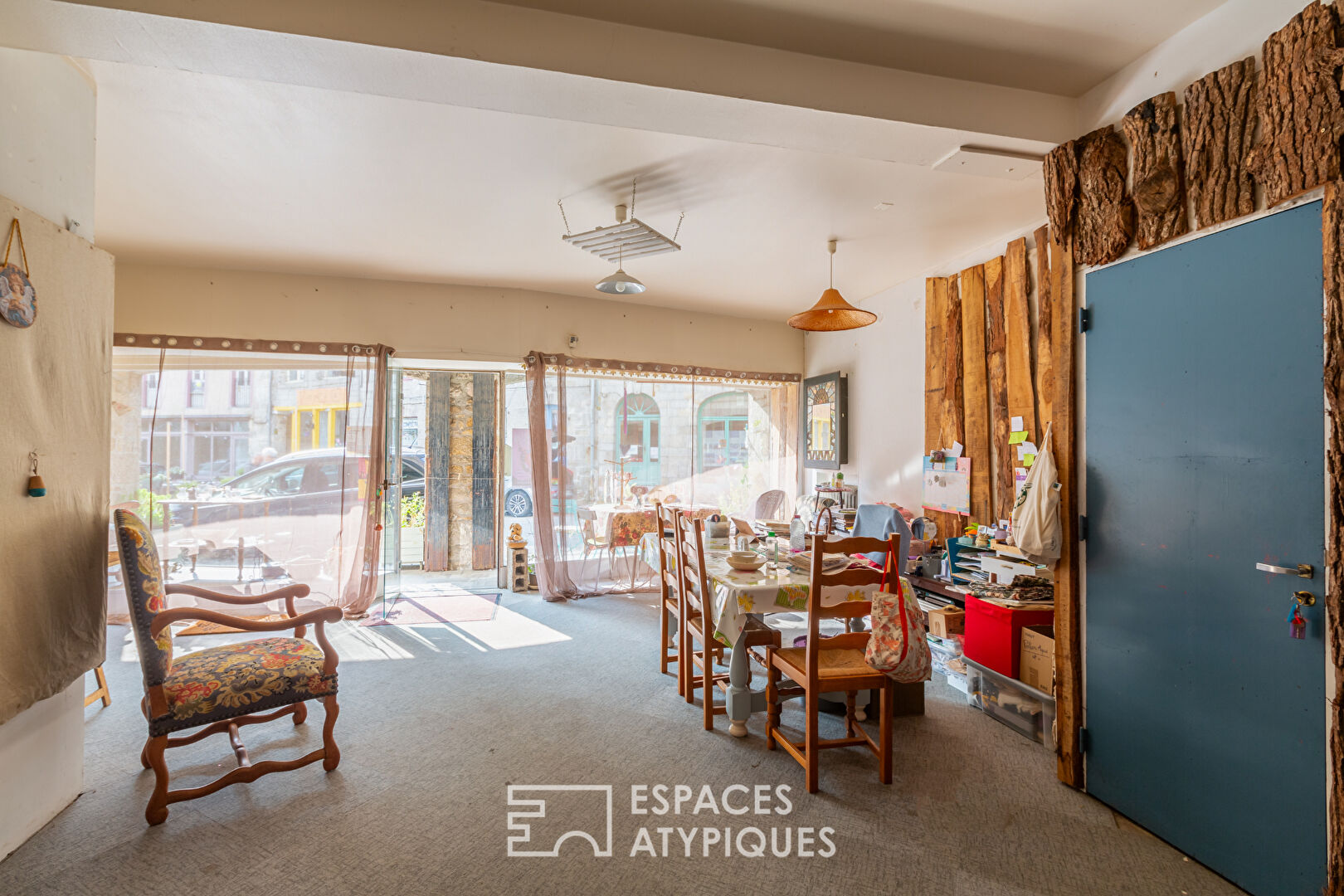 In the heart of the historic village, character house, commercial premises 210sqm