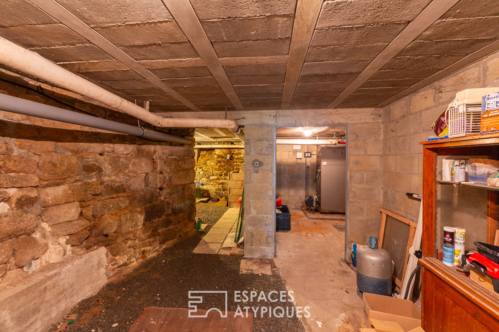 In the heart of the historic village, character house, commercial premises 210sqm