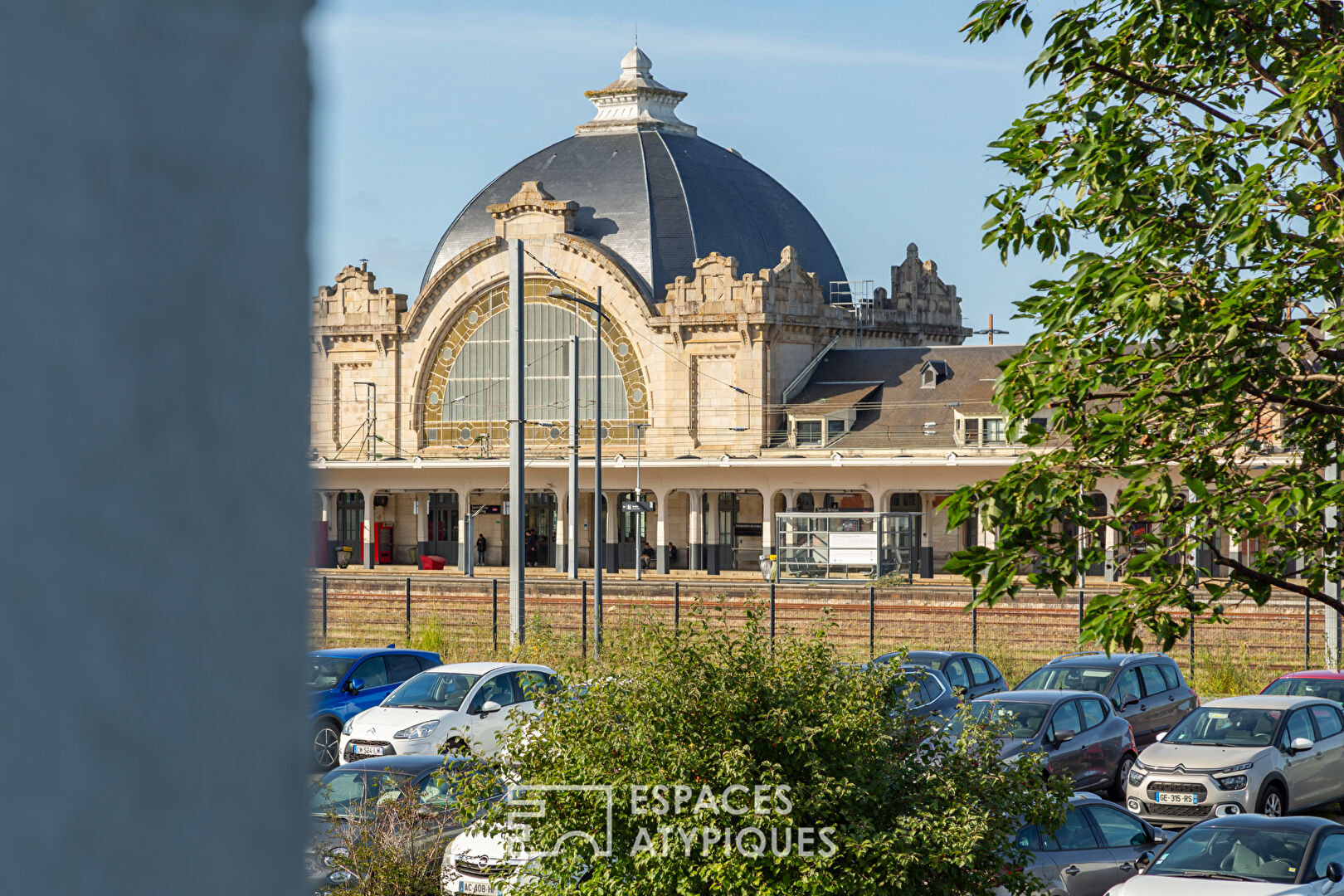 Un espace atypique de 300 m2  et polyvalent face à la gare de Saint- Brieuc.