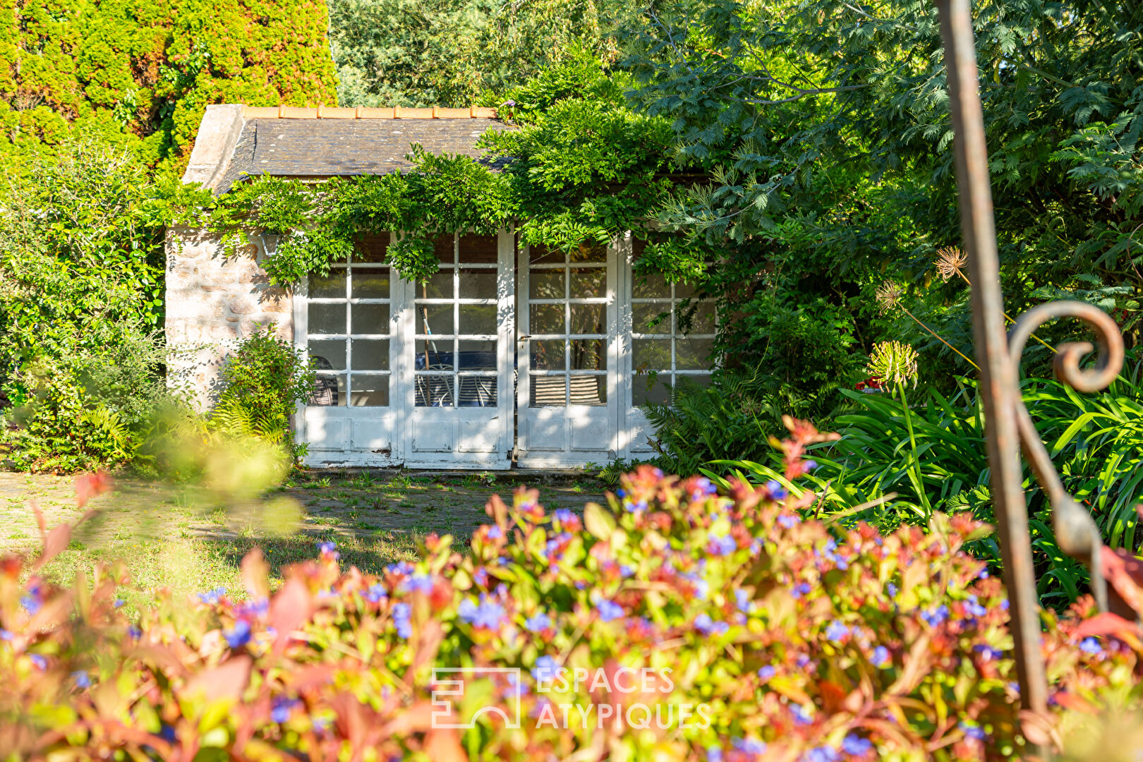 Character property with sea view at the gateway to Cap d’Erquy