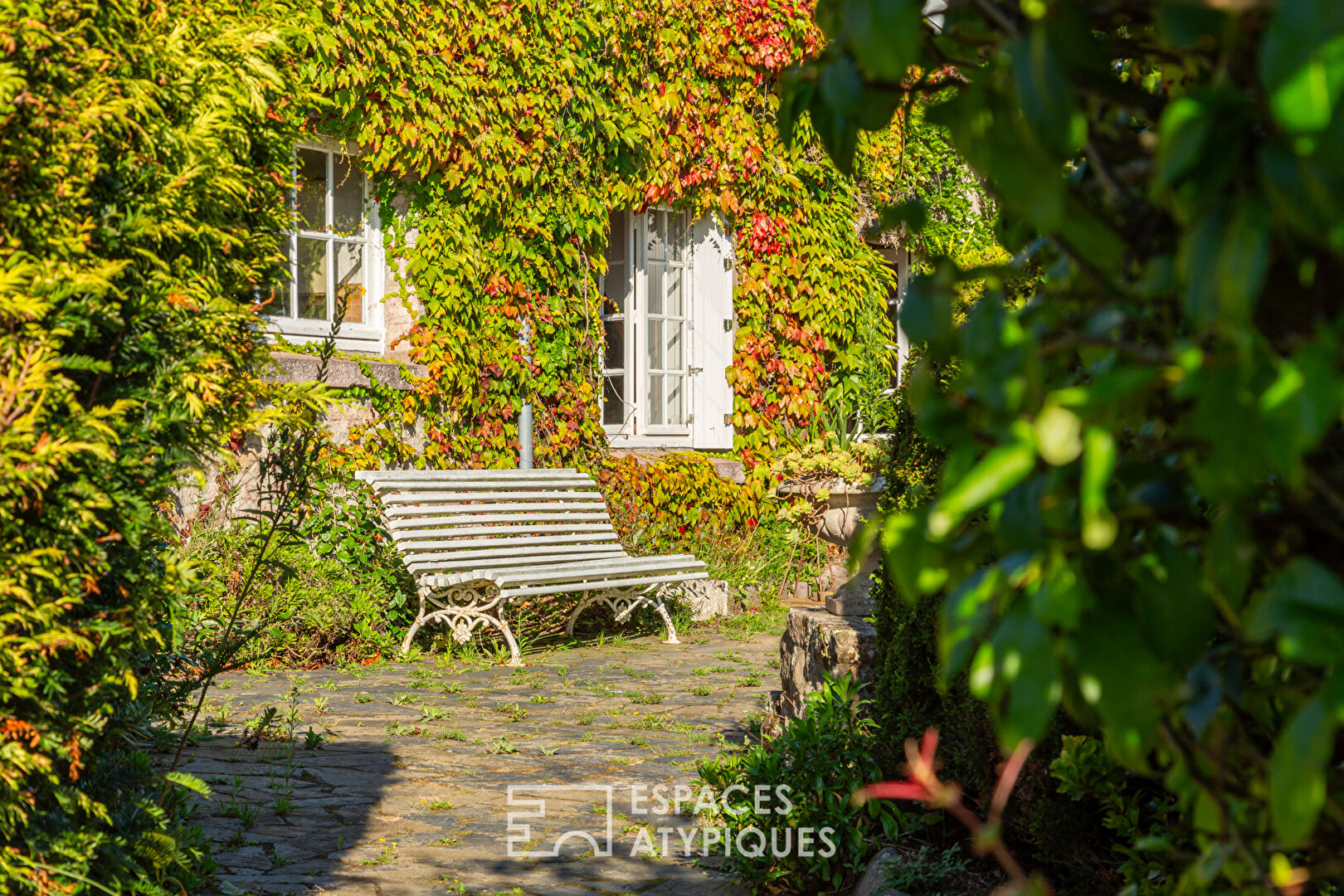 Character property with sea view at the gateway to Cap d’Erquy