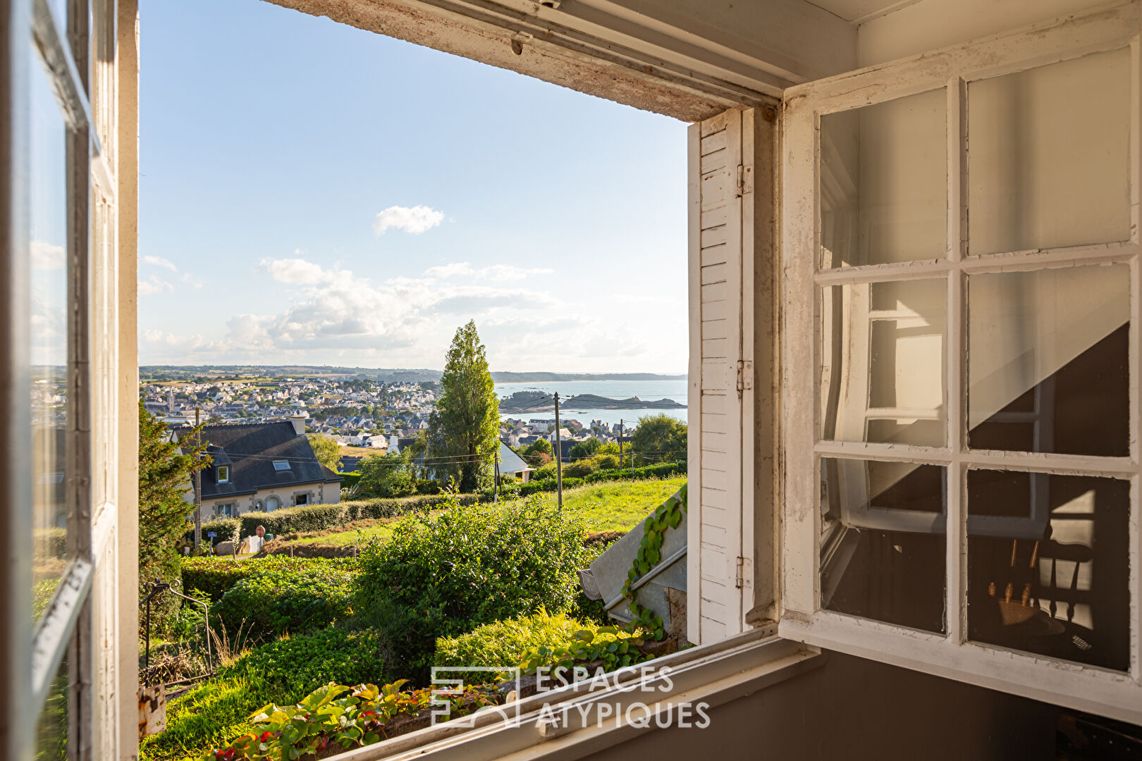 Character property with sea view at the gateway to Cap d’Erquy