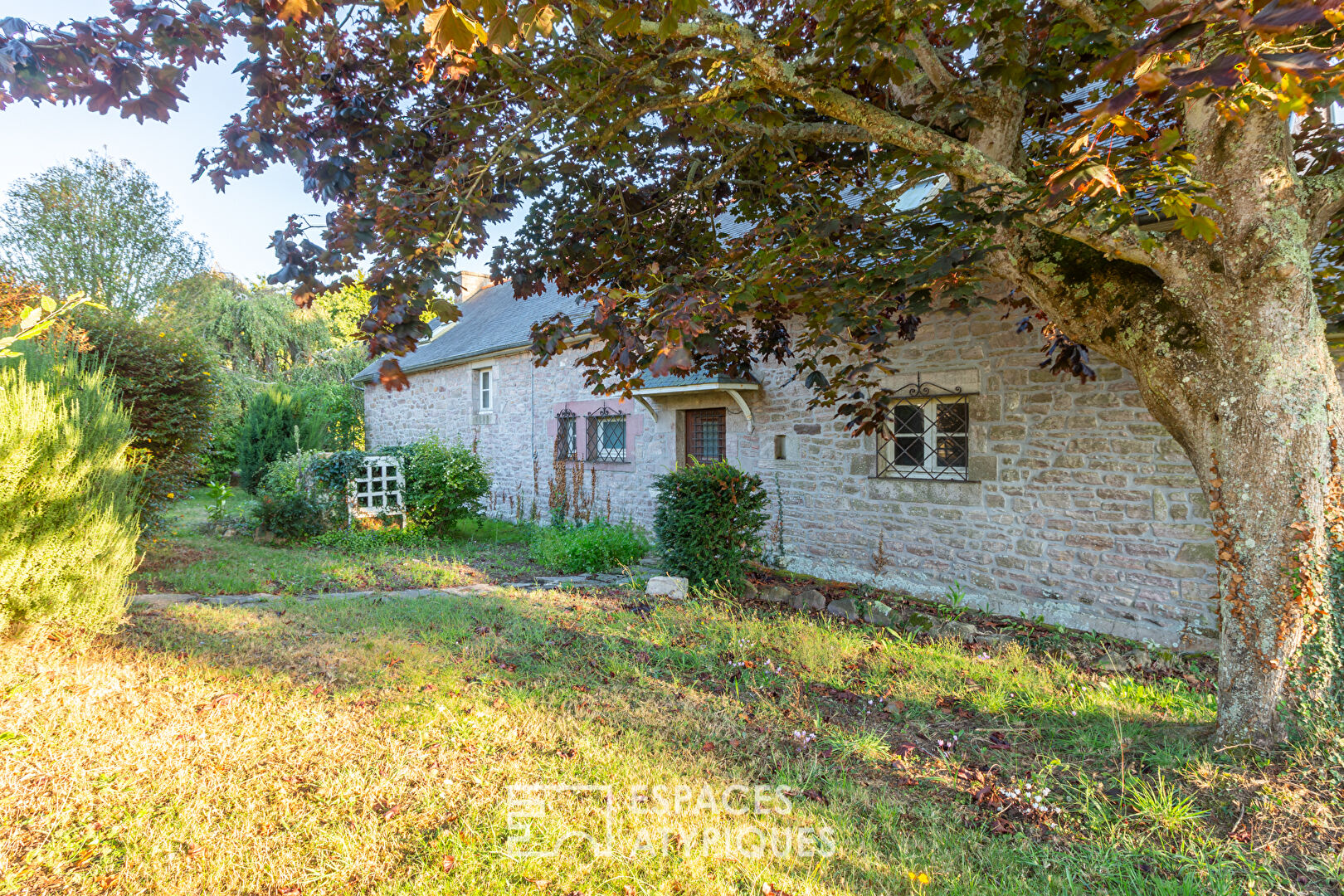 Character property with sea view at the gateway to Cap d’Erquy