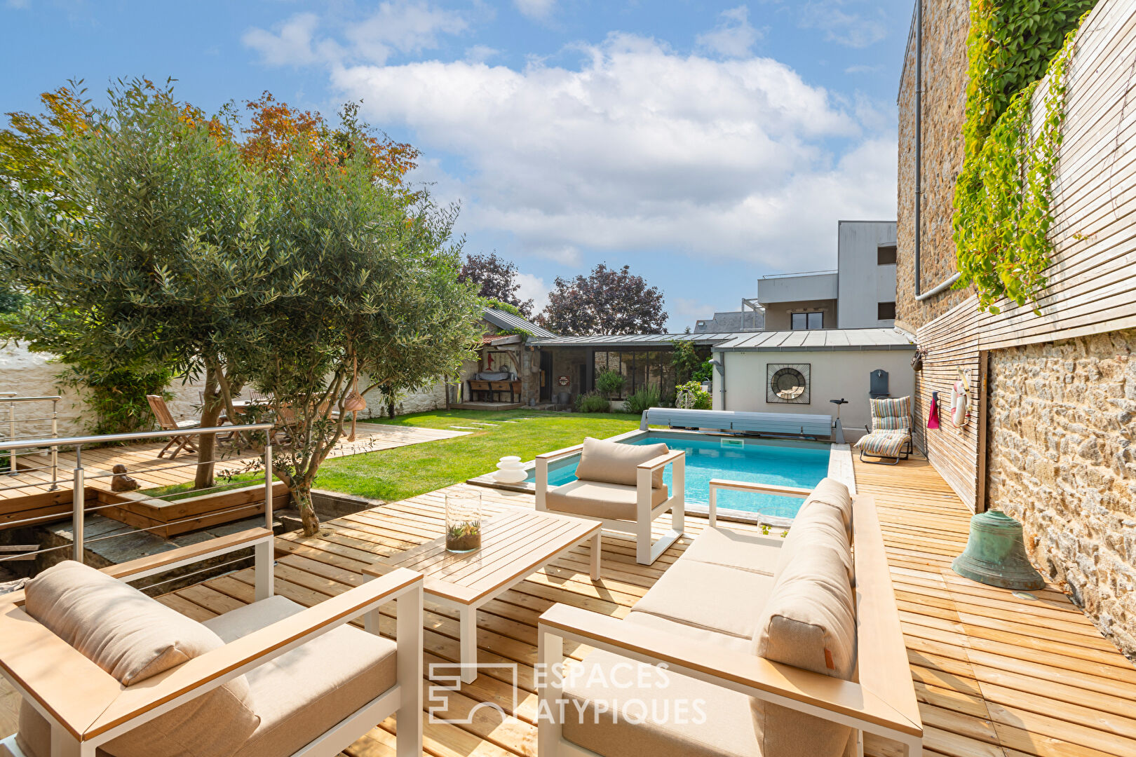 Townhouse with swimming pool