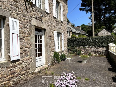 Pink sandstone house, outbuildings, garage… great potential Erquy