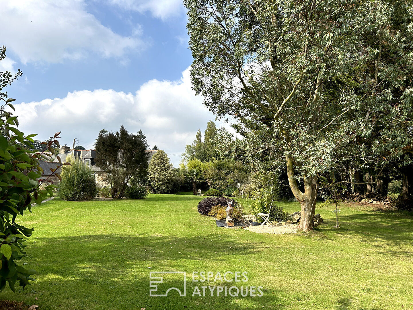 Double farmhouse in the Trieux countryside