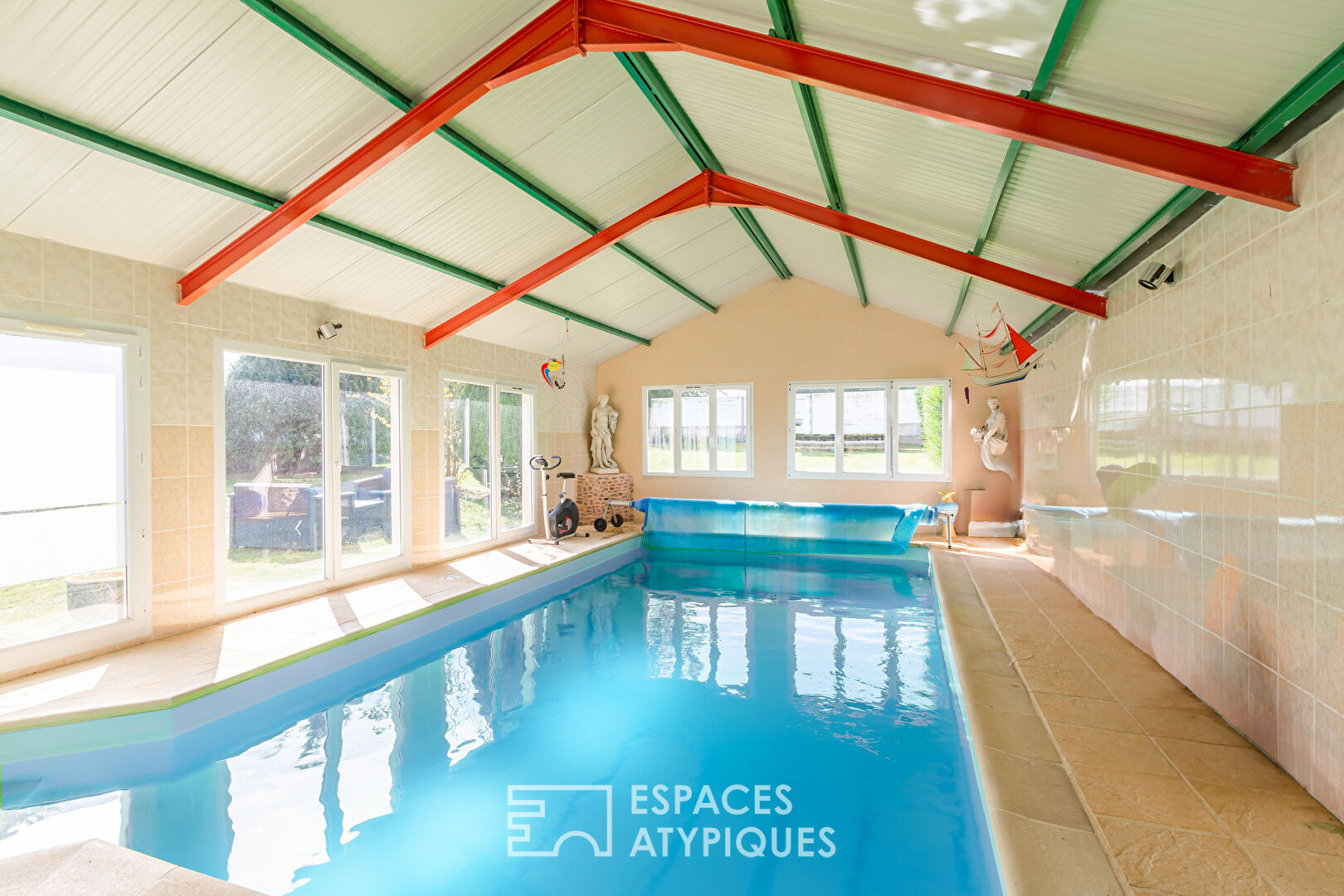 Belle maison d’époque et sa piscine à Quessoy