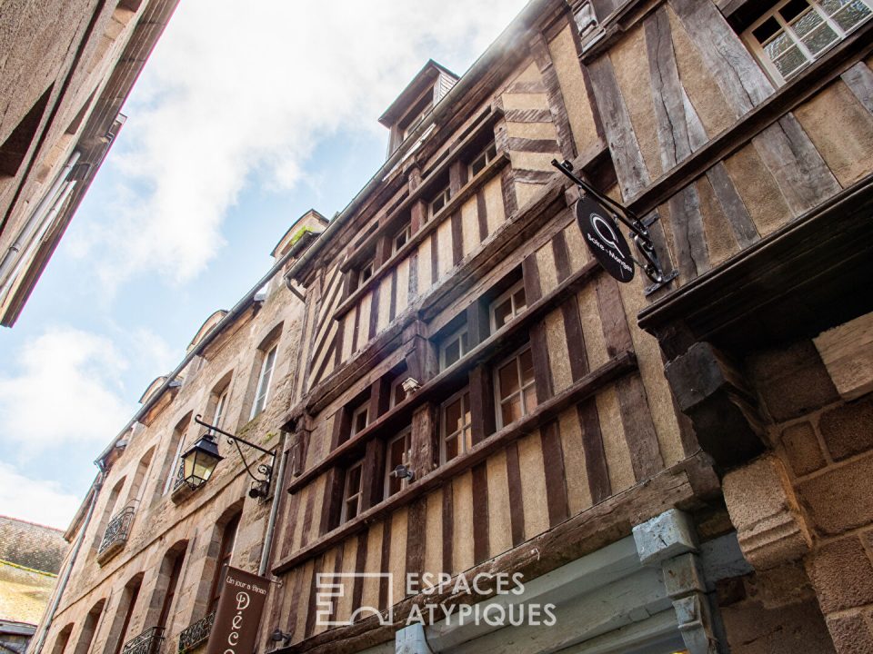 Maison médiévale à colombage du 15ème siècle et sa dépendance