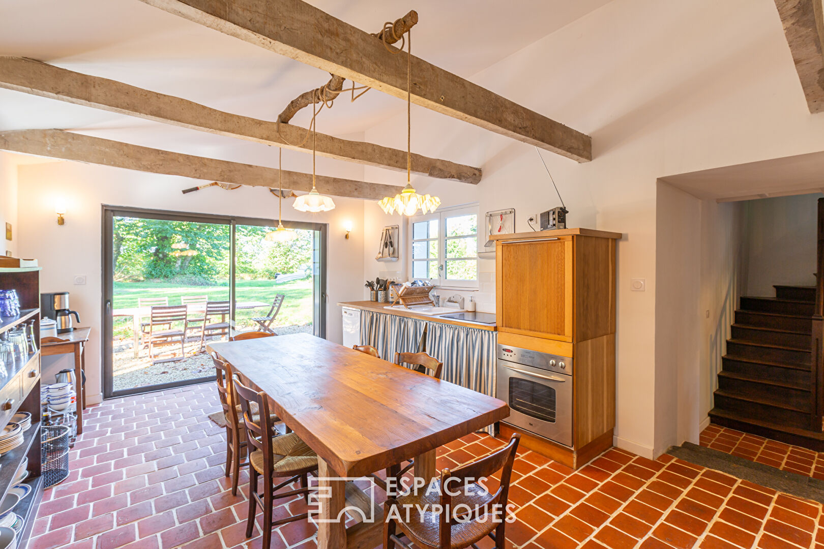 Magnifique maison en pierre rénovée, avec son gîte et son terrain de tennis à PLOUHA