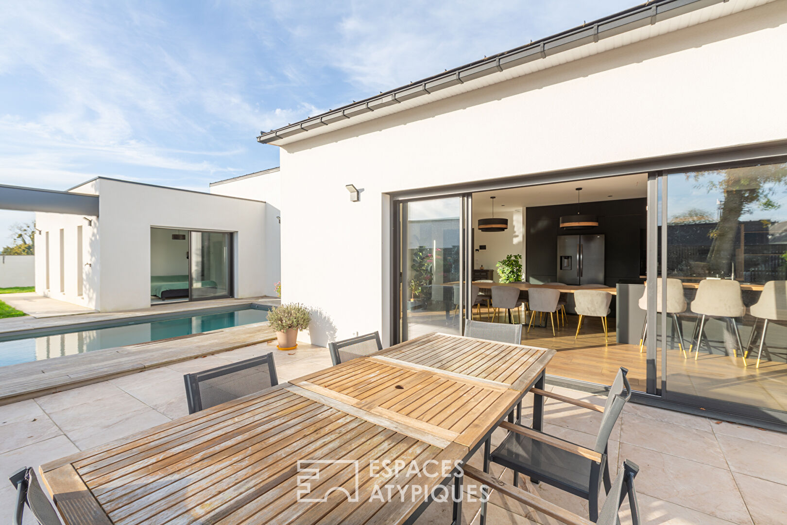 Belle contemporaine de plain-pied avec piscine à Ploeuc-sur-Lié