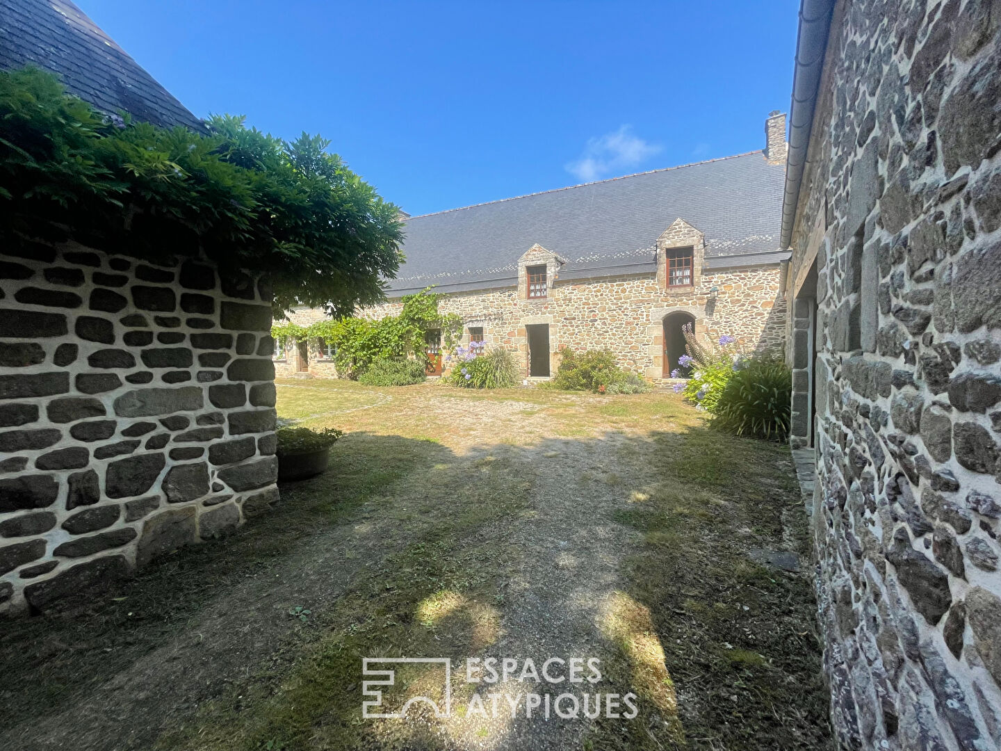 Ancien corps de ferme rénové avec passion et authenticité  à Saint-Cast-Le-Guildo